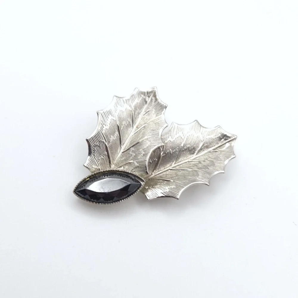 Vintage Silver Tone Holly Leaf Brooch Black Marquise Rhinestone Christmas‎ Pin